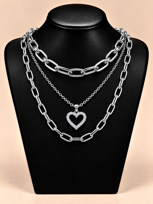 Collar triple plateado con dije corazón calado con circonias