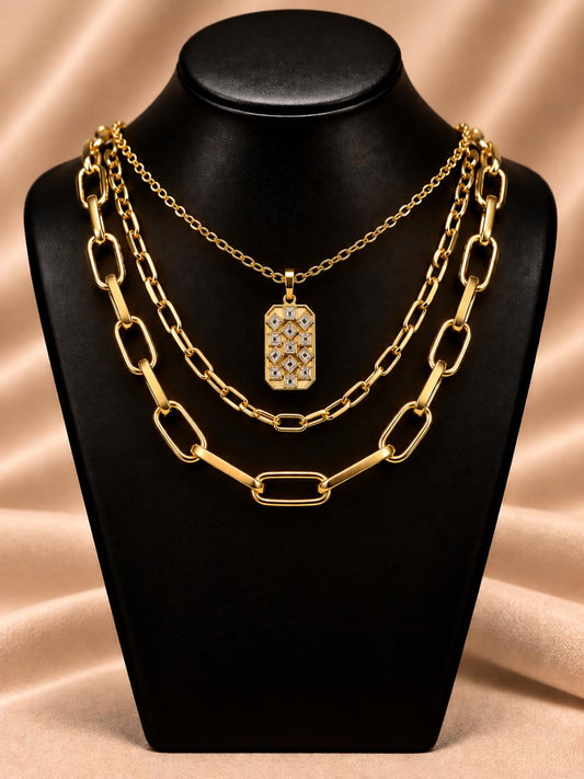 Collar triple con dije rectangular geométrico
