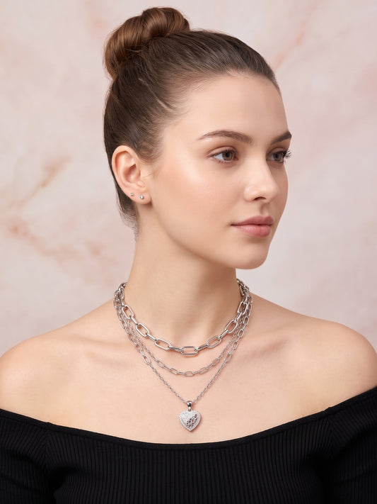 Collar triple plateado con dije corazón calado decorativo