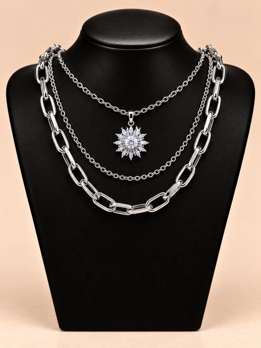 Collar triple plateado con dije sol de circonias