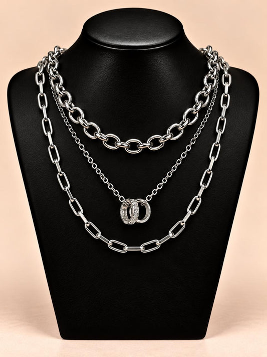 Collar triple plateado con dije aro circular