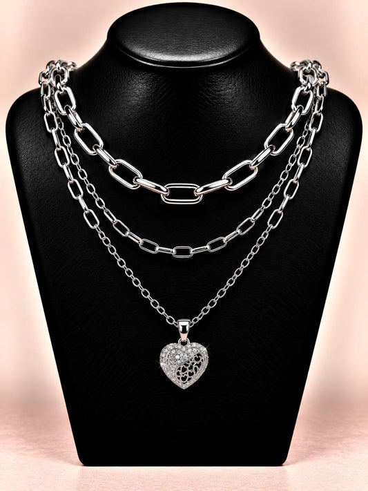 Collar triple plateado con dije corazón calado decorativo