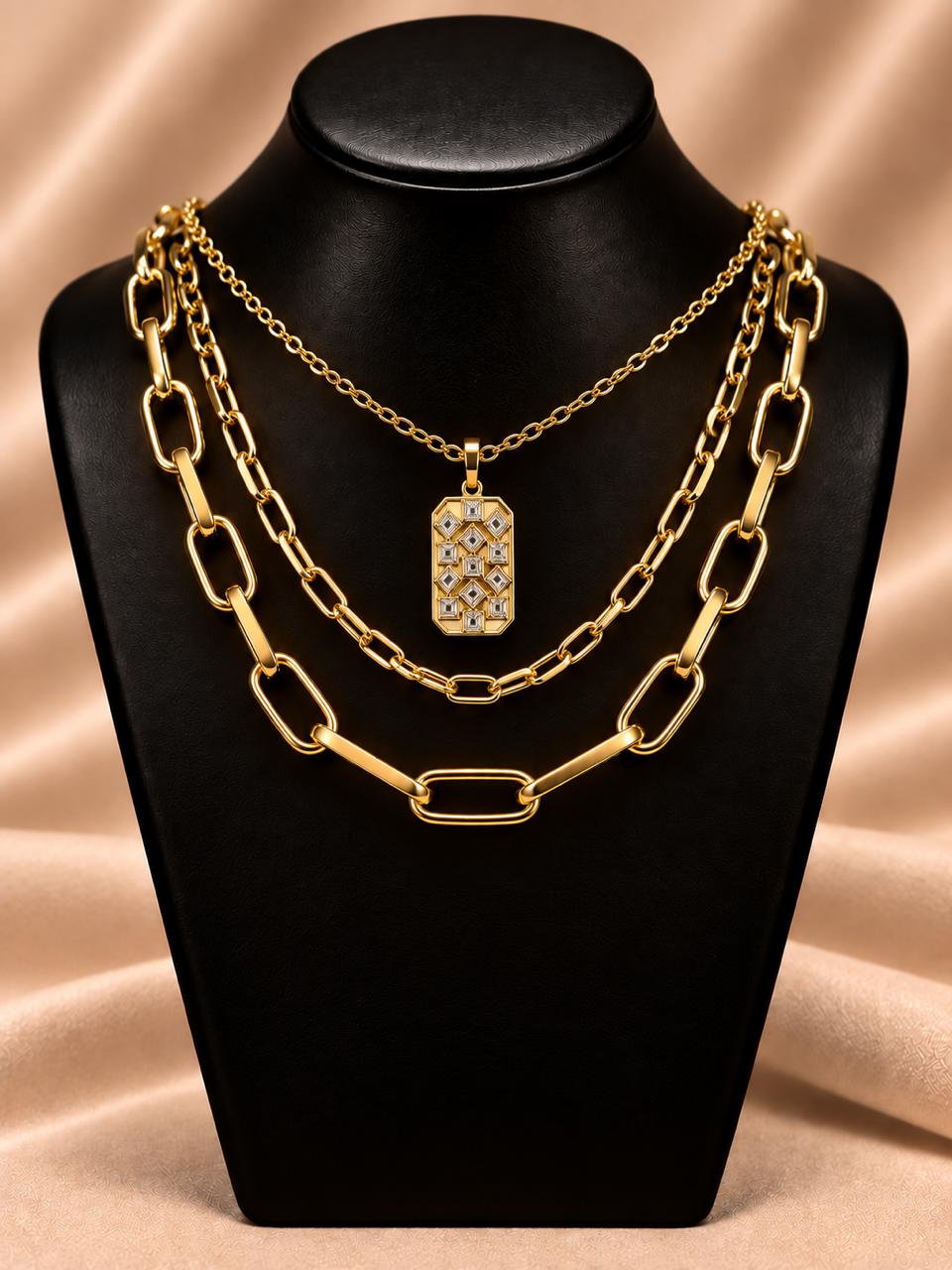 Collar triple con dije rectangular geométrico