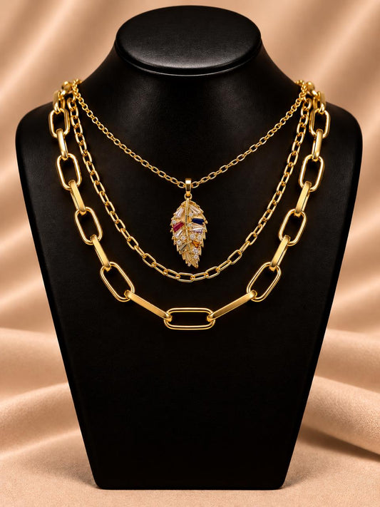 Collar Dorado Triple Hoja