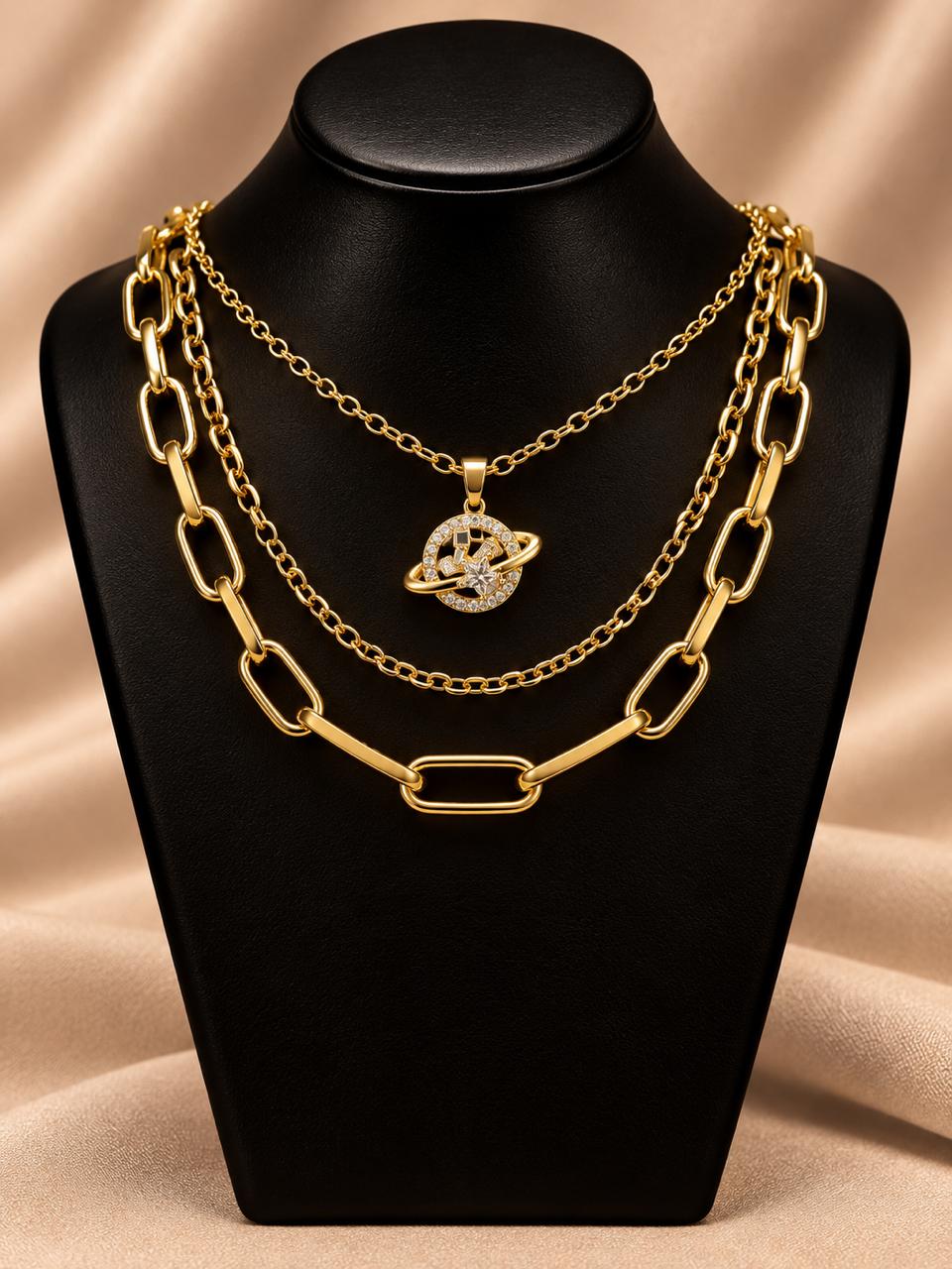 Collar triple dorado saturno