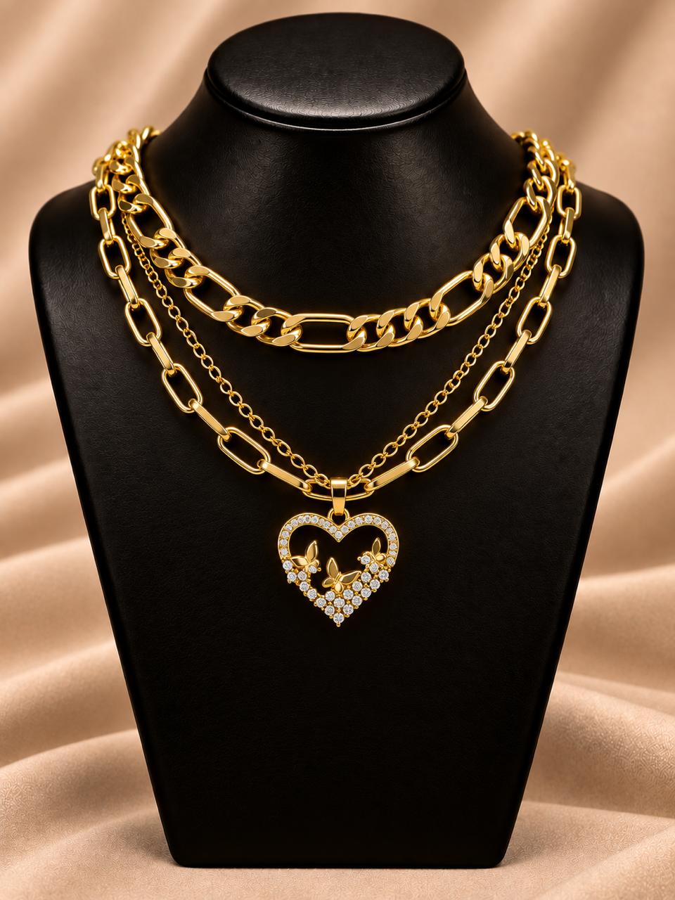Collar dorado triple corazon con mariposas